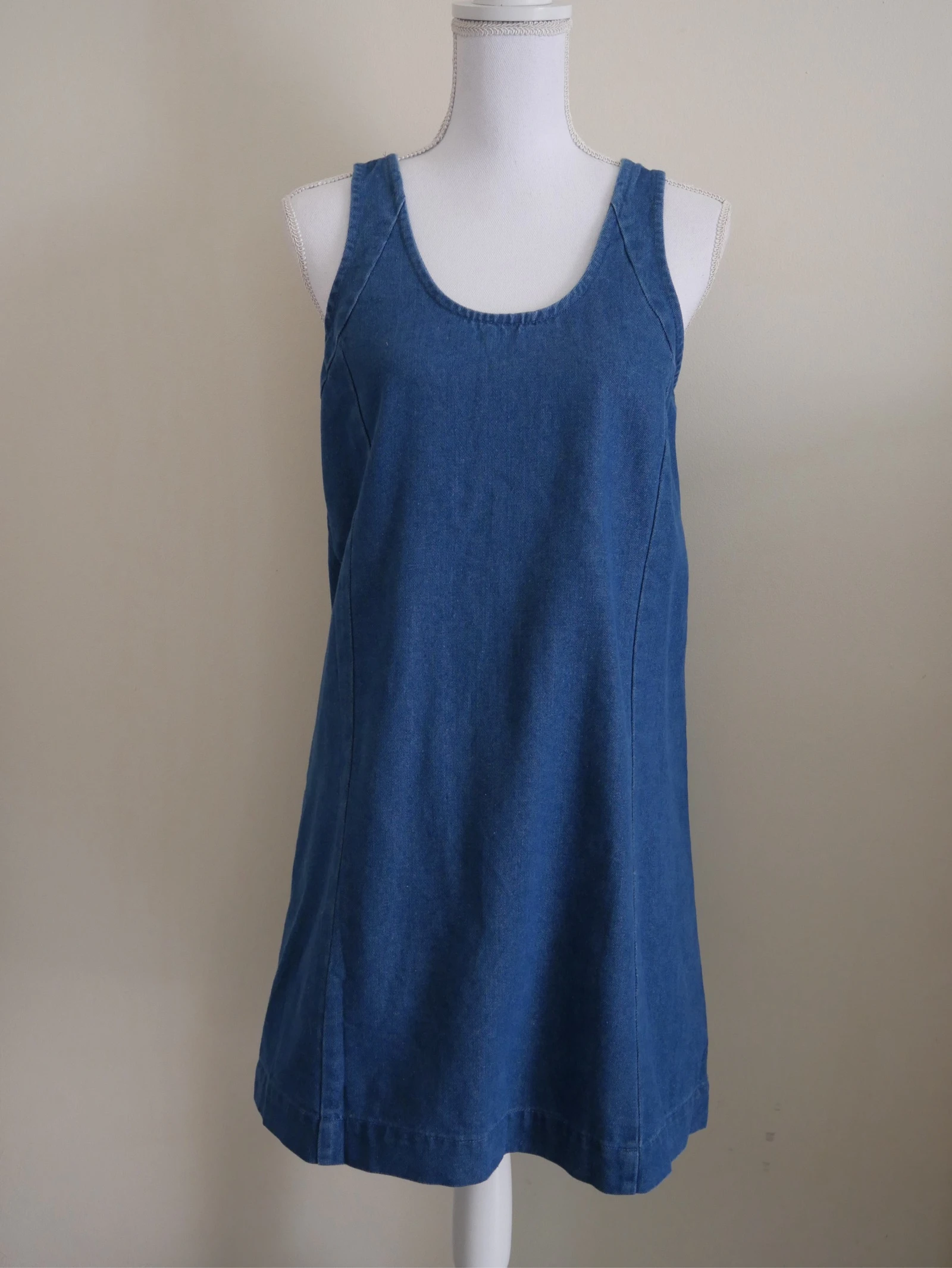 Robe en jean sans manches 